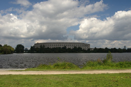 Reichsparteitagsgelände - kongresová hala a Dutzendteich
